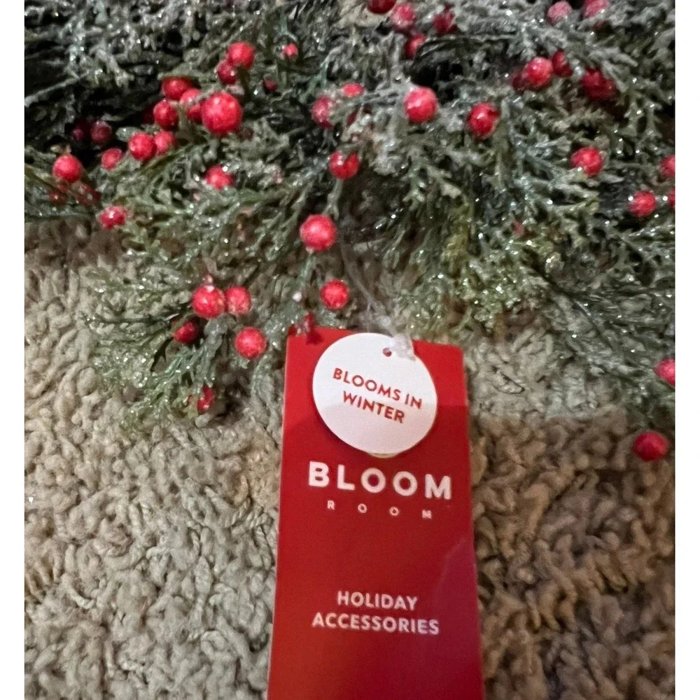 New‎ place & Time Bloom room holiday accessory winter/Christmas Xmas wreath